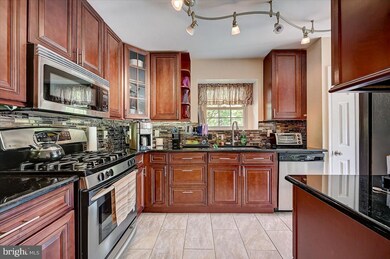 739 Dell Ct, Southampton, PA 18966 - photo 7