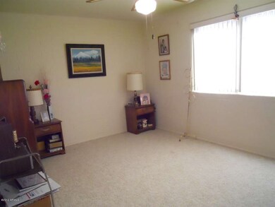 ANOTHER GOOD SIZED ROOM