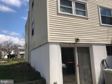 816 Wedgewood Dr, Lansdale, PA 19446 - photo 2