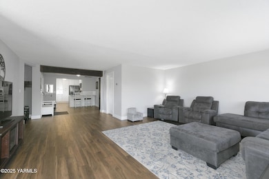 910 Gromore Rd, Yakima, WA 98908 - photo 4