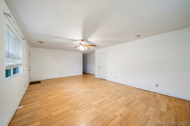 305 E 12th Place, Claremore, OK 74017 - photo 5