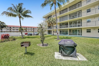 Hampton Gardens Condominium unit 106, Deerfield Beach, FL 33441 - photo 6