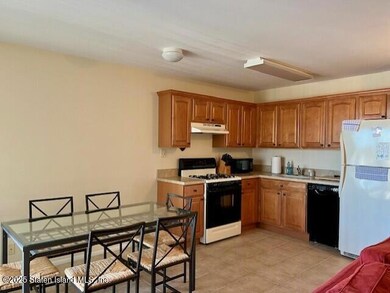 5 Dining Kitchen