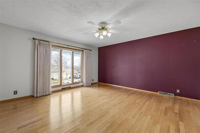 824 Pawnee Dr NW, Cedar Rapids, IA 52405 - photo 3