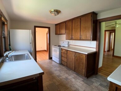 6 10th St, Nashua, NH 03060 - photo 4