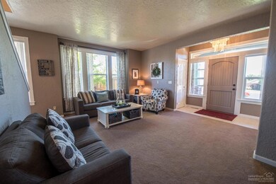 2212 SW Metolius Ct, Redmond, OR 97756 - photo 4