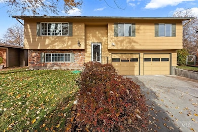 9522 W Linstock St, Boise, ID 83704 - photo 5