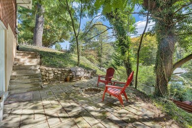 RELAXING PATIO!