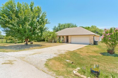 1302 Hutchins Ln, Springtown, TX 76082 - photo 3