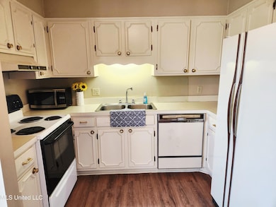 5025 Wayneland Dr unit M1, Jackson, MS 39211 - photo 7