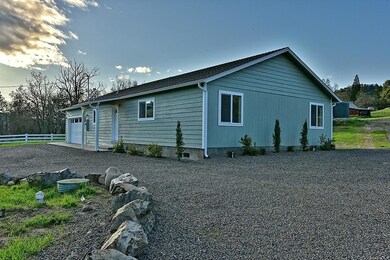 10098 Blackwell Rd, Central Point, OR 97502 - photo 5