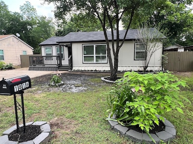 1816 Mill St, Gainesville, TX 76240 - photo 3