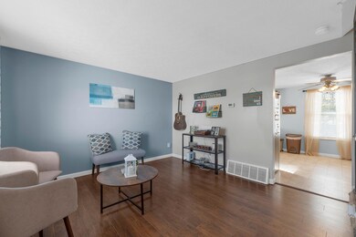 851 Cherryberry Dr, Columbus, OH 43228 - photo 5