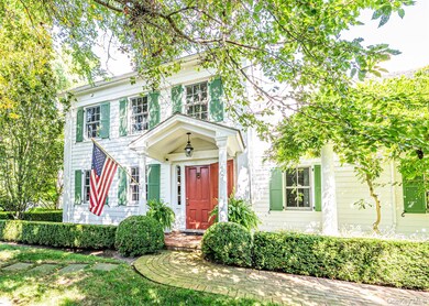 92 S Country Rd, Remsenburg-Speonk, NY 11960 - photo 2