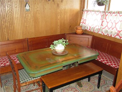 Breakfast nook area