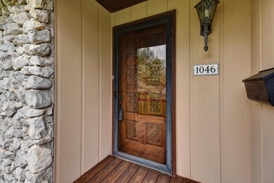 1046 S Peach Tree Ave-38