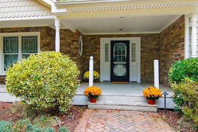 15 Arbor Ct, Bohemia, NY 11716 - photo 4