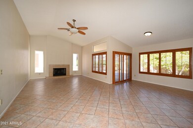 Great room w/fireplace
