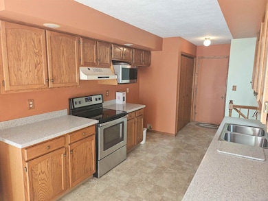 108 Sequoyah Ct SW, Poplar Grove, IL 61065 - photo 5