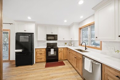 10485 Lee Dr, Eden Prairie, MN 55347 - photo 4