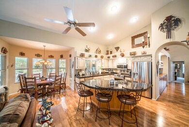 Kitchen-Eat-in Dining Nook