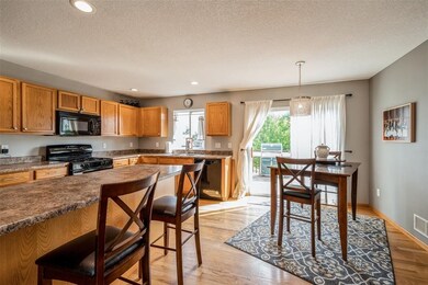 Kitchen & Dining