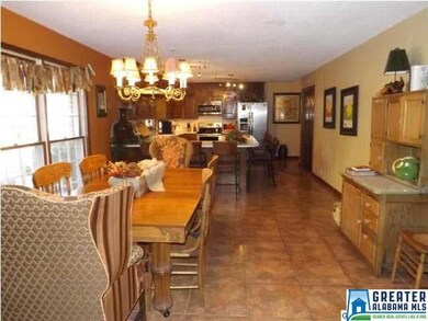 This is such a wonderful kitchen for entertaining 