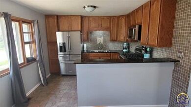 3025 SW Burnett Rd, Topeka, KS 66614 - photo 4