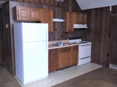 950 Country Place Dr, Tobyhanna, PA 18466 - photo 2