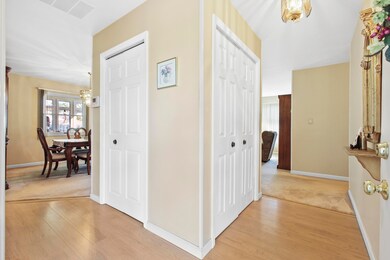 8 ARDMORE LN FOYER 5W5A7936