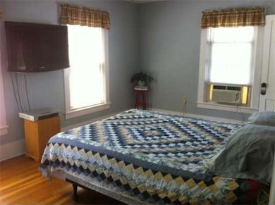 35 Park St, Turners Falls, MA 01376 - photo 4