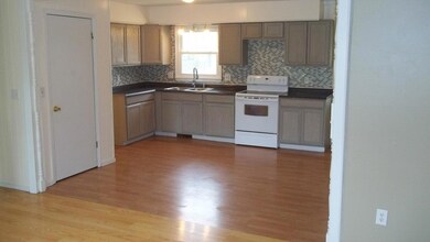 614 Pershing Street 010
