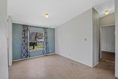 402 Briar Oaks Ln, Azle, TX 76020 - photo 7