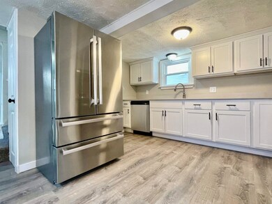 16 Cedar St, Nashua, NH 03060 - photo 3