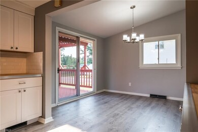 22320 Sandalwood Rd, Bedford, OH 44146 - photo 5