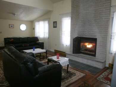 7084 Boulder Ct, Tobyhanna, PA 18466 - photo 3