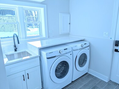 564 N Adele St, Elmhurst, IL 60126 - photo 4