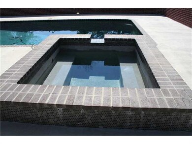 Swimming Pool/Hot Tub/Sauna.