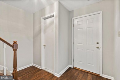 9067 Mcrae Ct, Manassas, VA 20110 - photo 4