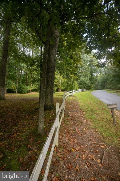 9274 Crescent Ln, La Plata, MD 20646 - photo 3