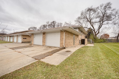 839 Bishop Ave unit 1, Aurora, IL 60506 - photo 2