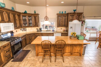 4137 SW Salmon Place, Redmond, OR 97756 - photo 5