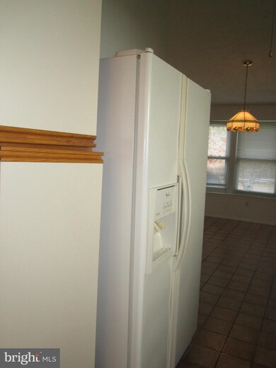 9415 Gunview Rd, Nottingham, MD 21236 - photo 5