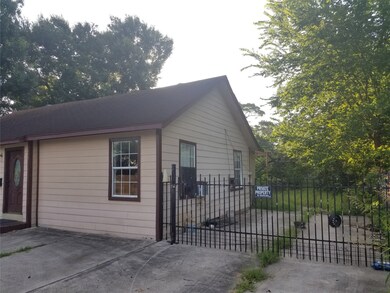 6907 Beachwood St, Houston, TX 77021 - photo 3