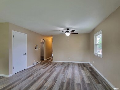 1611 E High St, Davenport, IA 52803 - photo 7