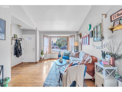 Living Room/Entrance
