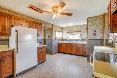 283 Missisquoi St, Enosburg Falls, VT 05450 - photo 7