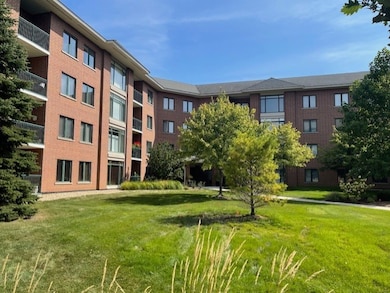 875 E 22nd St unit 220, Lombard, IL 60148 - photo 2