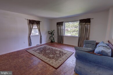 6201 Somerset St, Harrisburg, PA 17111 - photo 3