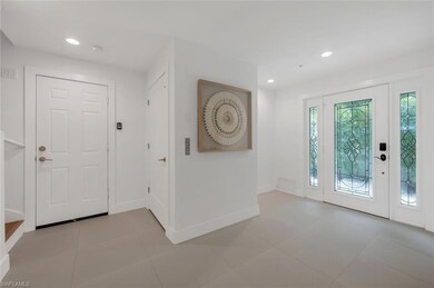 Foyer/Elevator